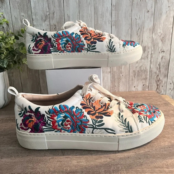 J/Slides Embroidered Floral Sneakers - Picture 3 of 6
